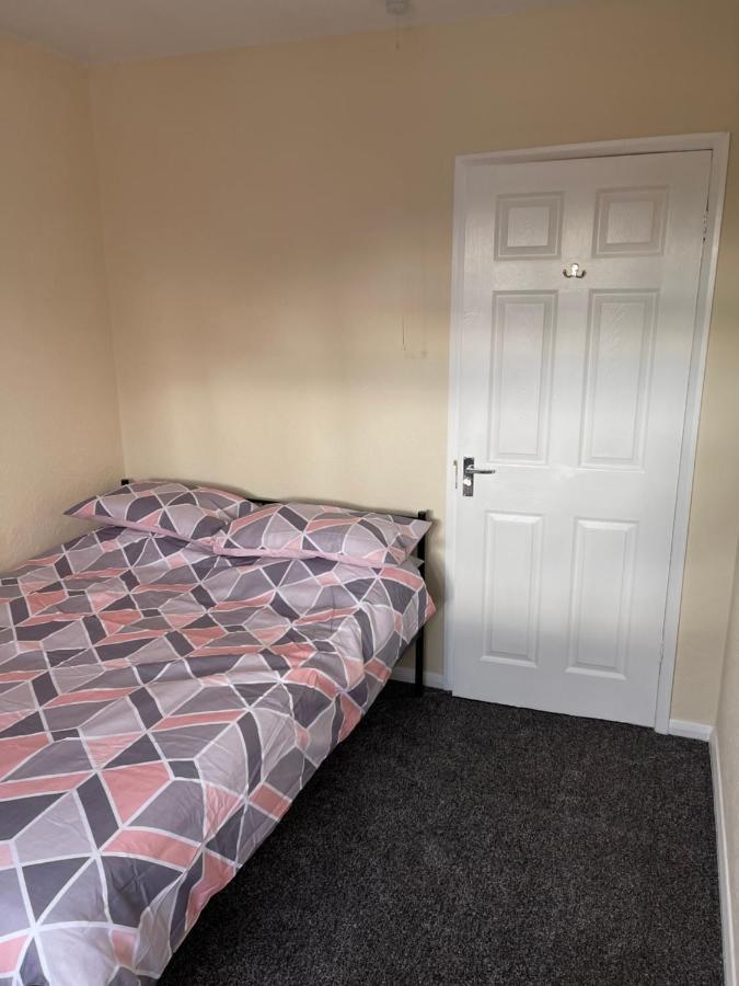 Spacious, Sleeps 17, 3 Bathrooms, Parking, מנספילד מראה חיצוני תמונה