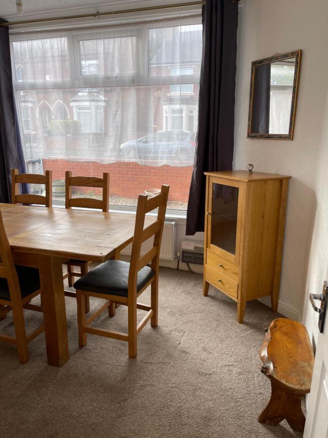 Spacious, Sleeps 17, 3 Bathrooms, Parking, מנספילד מראה חיצוני תמונה