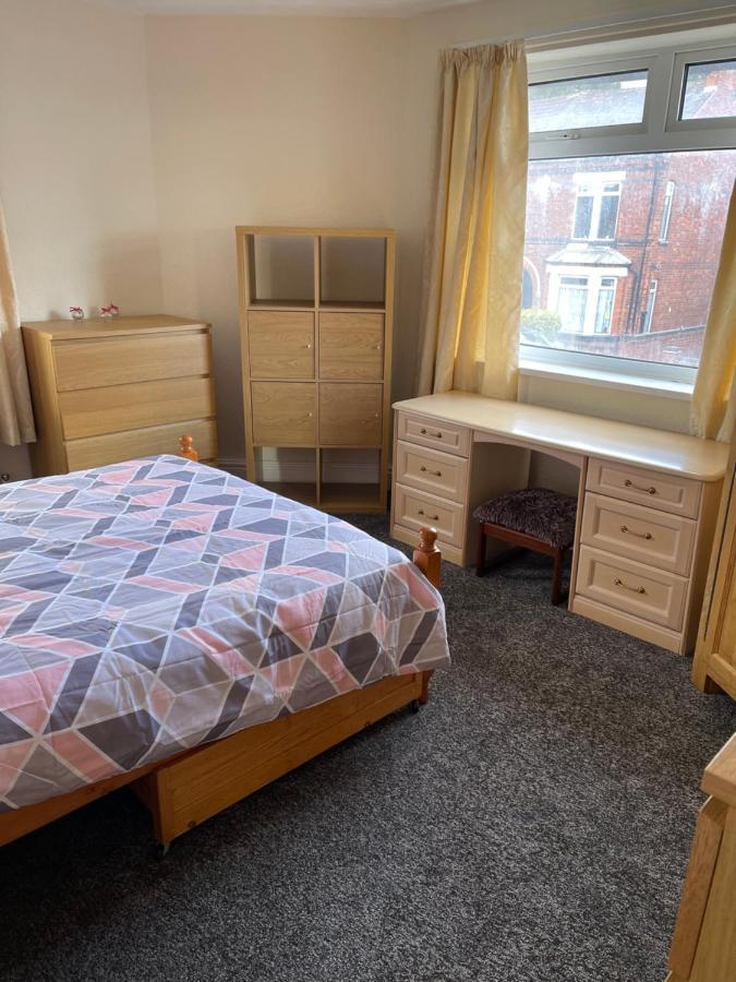Spacious, Sleeps 17, 3 Bathrooms, Parking, מנספילד מראה חיצוני תמונה