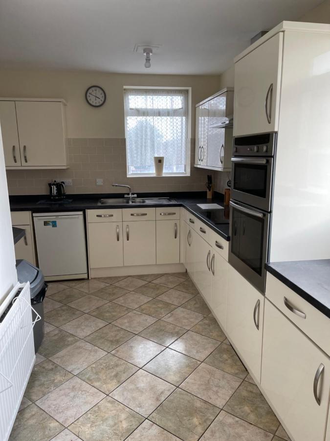 Spacious, Sleeps 17, 3 Bathrooms, Parking, מנספילד מראה חיצוני תמונה