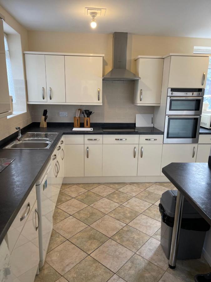 Spacious, Sleeps 17, 3 Bathrooms, Parking, מנספילד מראה חיצוני תמונה