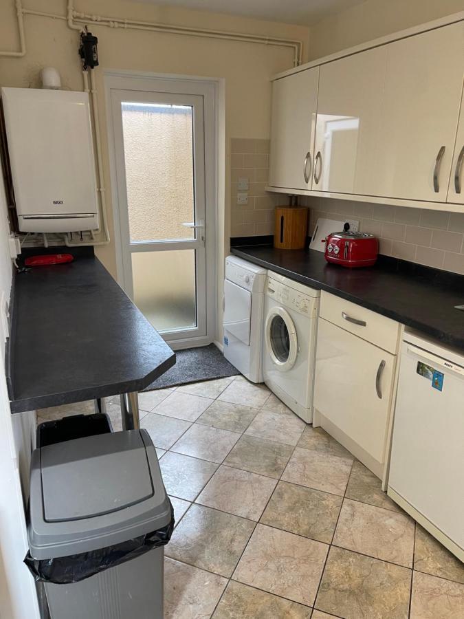 Spacious, Sleeps 17, 3 Bathrooms, Parking, מנספילד מראה חיצוני תמונה