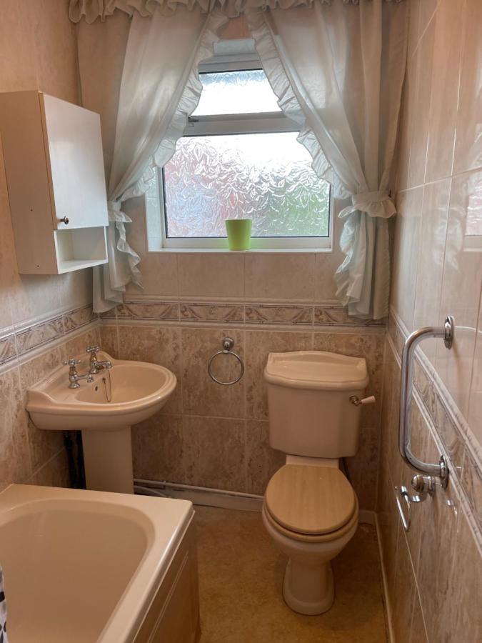 Spacious, Sleeps 17, 3 Bathrooms, Parking, מנספילד מראה חיצוני תמונה