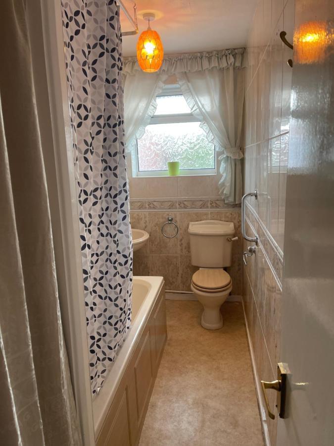 Spacious, Sleeps 17, 3 Bathrooms, Parking, מנספילד מראה חיצוני תמונה