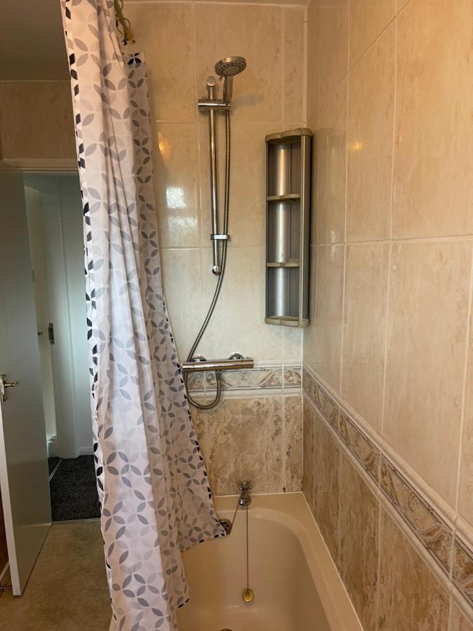 Spacious, Sleeps 17, 3 Bathrooms, Parking, מנספילד מראה חיצוני תמונה
