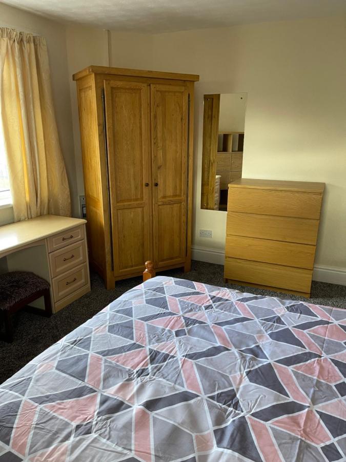 Spacious, Sleeps 17, 3 Bathrooms, Parking, מנספילד מראה חיצוני תמונה