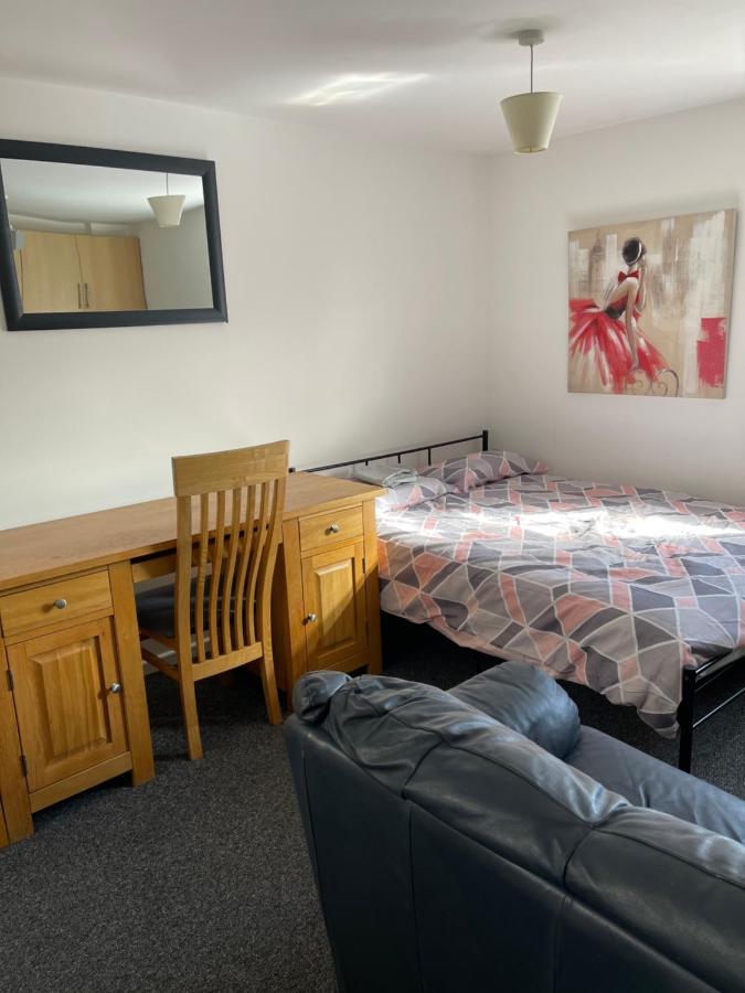 Spacious, Sleeps 17, 3 Bathrooms, Parking, מנספילד מראה חיצוני תמונה