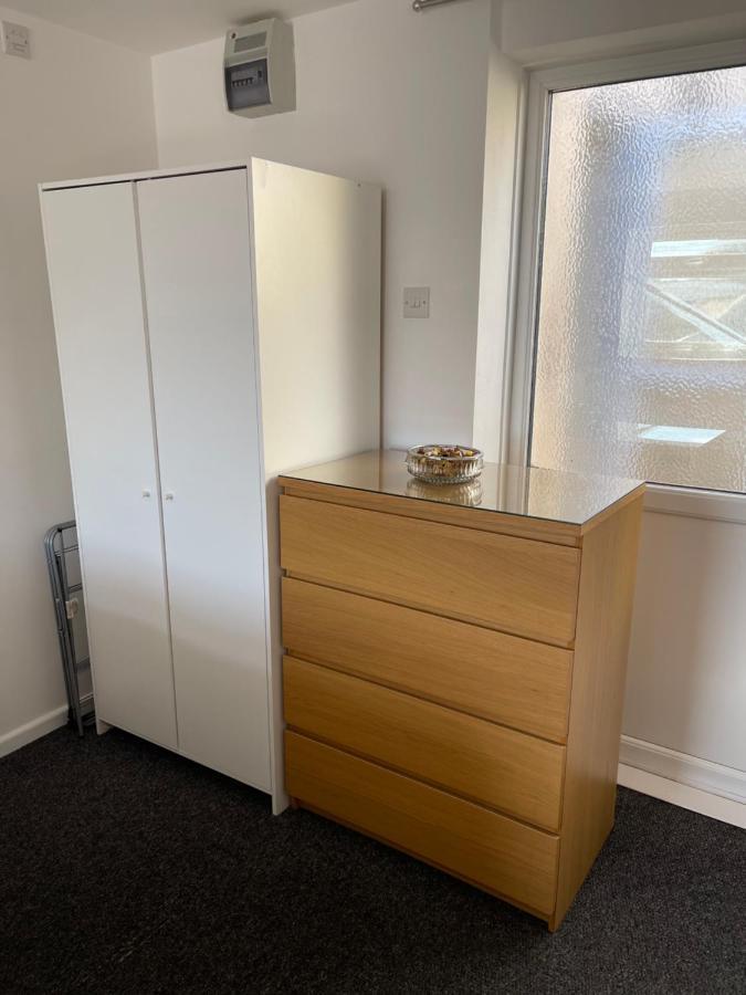 Spacious, Sleeps 17, 3 Bathrooms, Parking, מנספילד מראה חיצוני תמונה